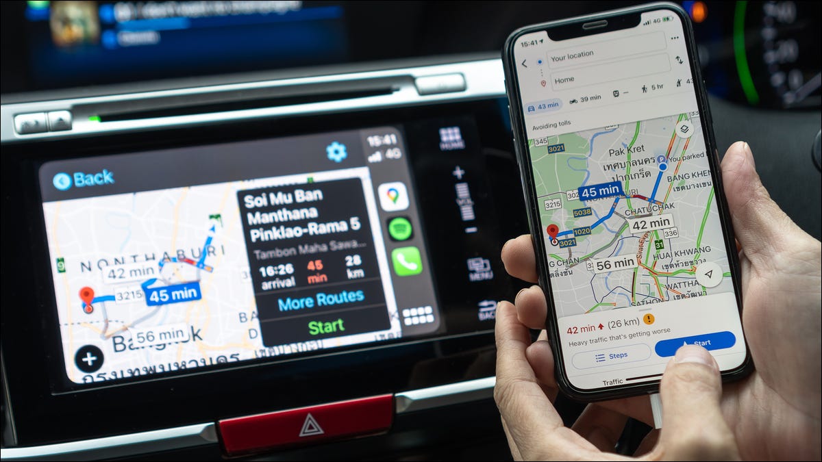 Google Maps em um iPhone e Apple CarPlay.