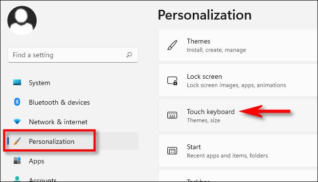 Nas configurações do Windows 11, clique em "Personalização" e selecione "Teclado de toque".