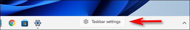 No Windows 11, clique com o botão direito na barra de tarefas e selecione “Configurações da barra de tarefas”.