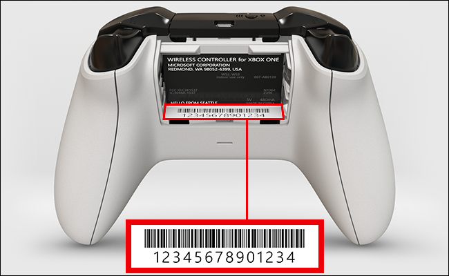 Você encontrará o número de série do Xbox Series X | S em um adesivo, impresso logo abaixo do código de barras.