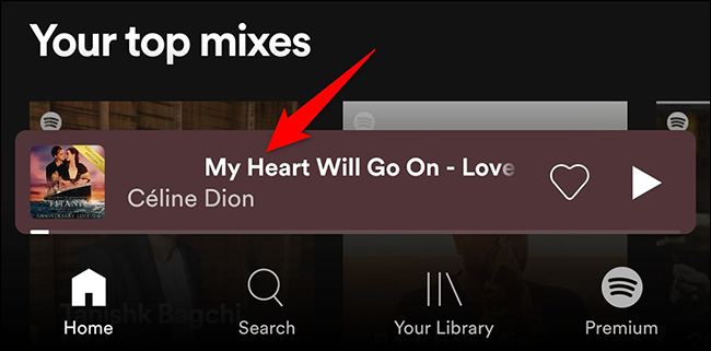 Toque na música que está tocando na parte inferior do aplicativo móvel Spotify.