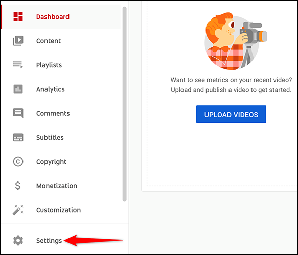 Clique em "Configurações" no site do YouTube Studio.
