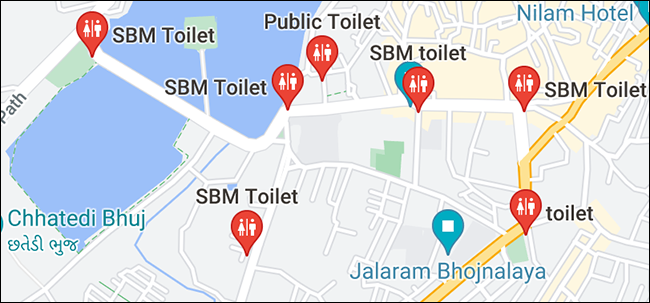 Banheiros públicos destacados em um mapa no site do Google Maps.