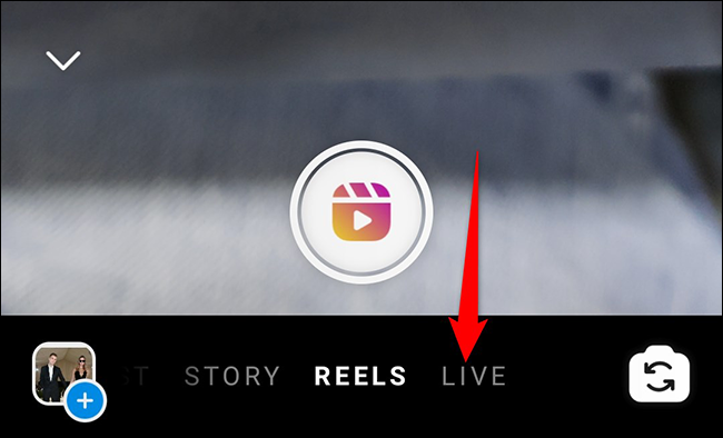 Toque em "Ao vivo" na tela "Sua história" no Instagram.
