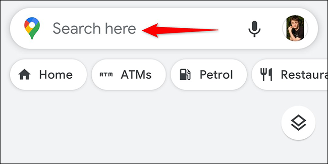 Toque em "Pesquisar aqui" no aplicativo Google Maps.