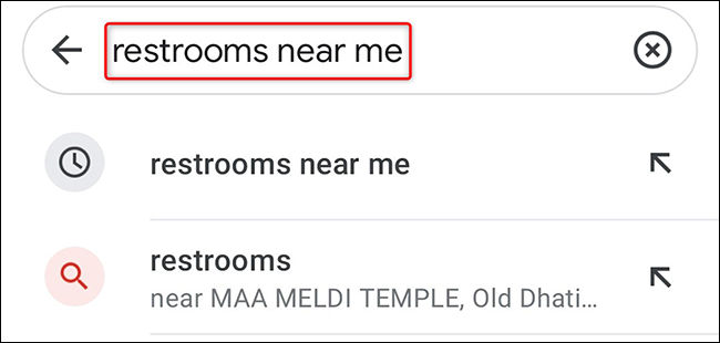 Digite "banheiros perto de mim" no campo "Pesquisar aqui" do aplicativo do Google Maps.