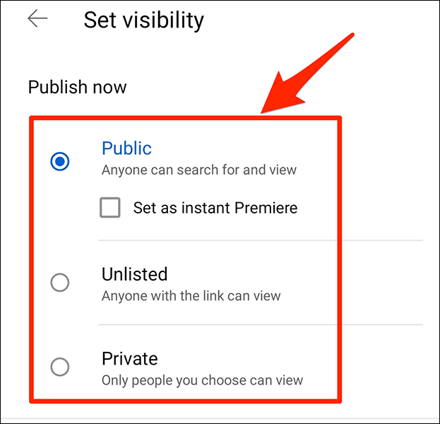 Escolha a visibilidade do seu vídeo na tela "Definir visibilidade" do aplicativo do YouTube.
