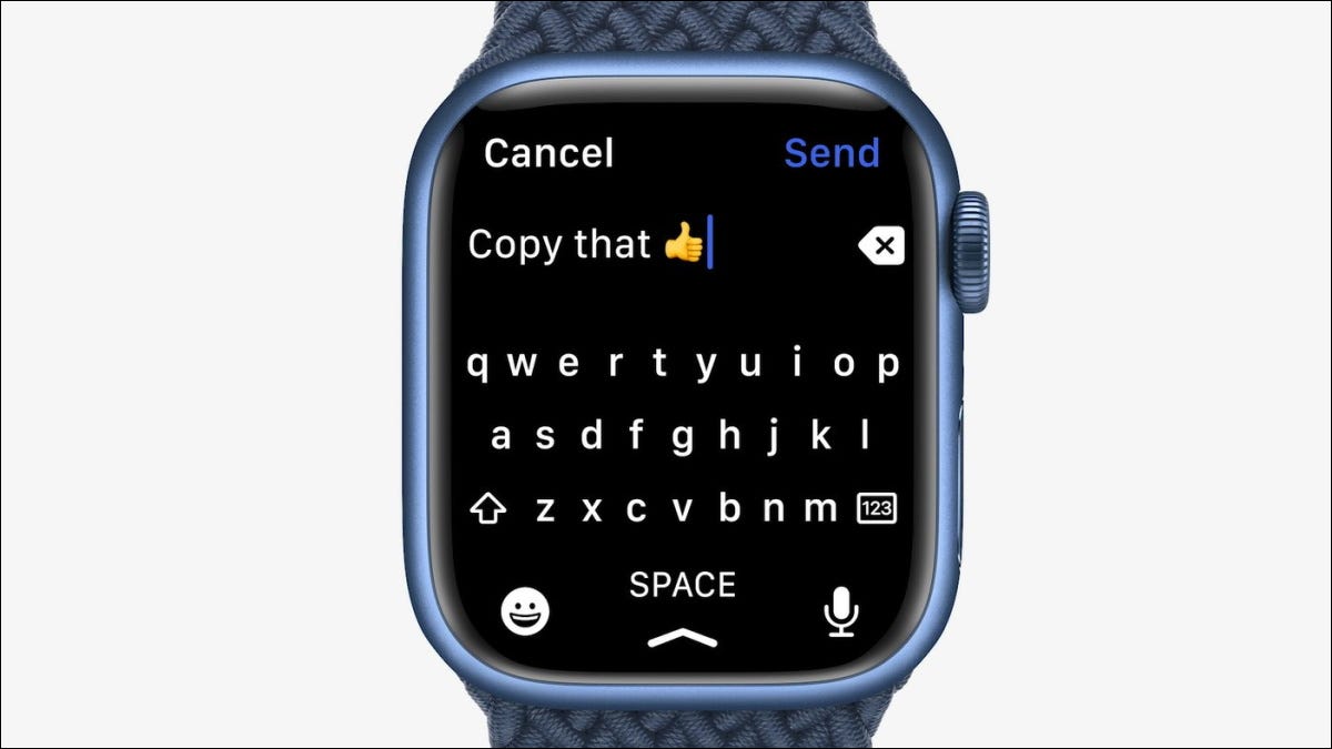 Teclado de tamanho normal em um Apple Watch Series 7.