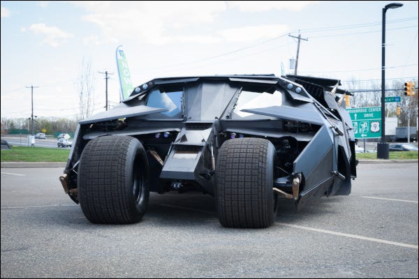 Veículo Batmobile Tumbler do Batman da série de filmes Dark Knight