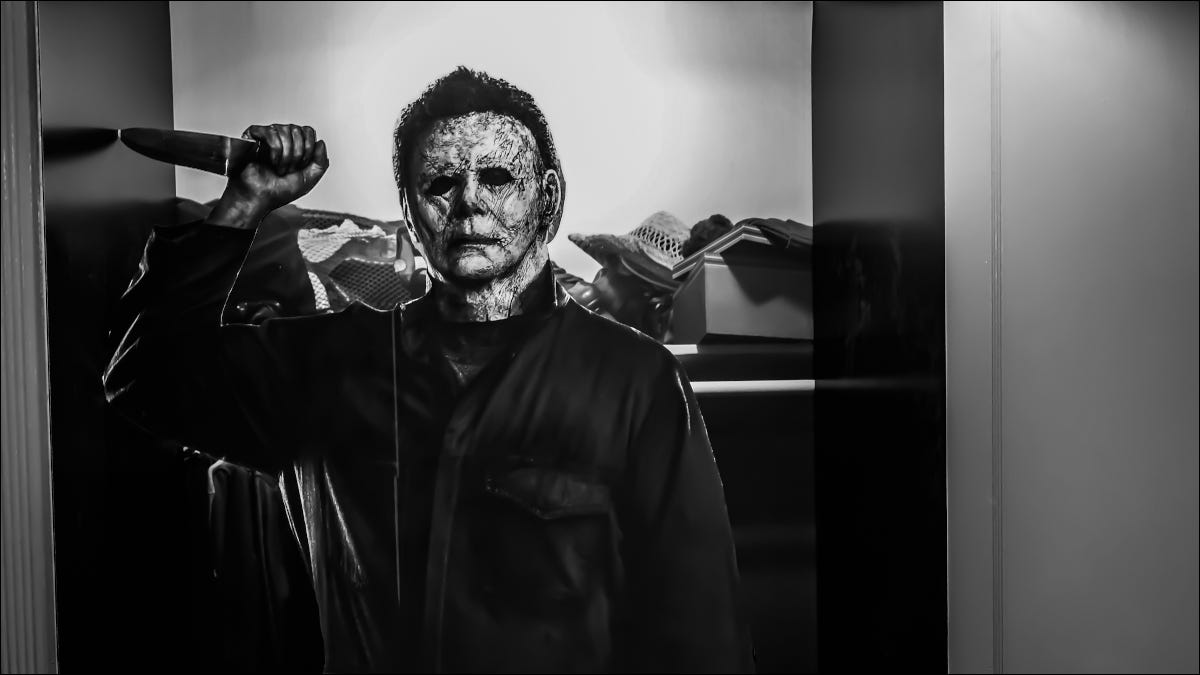 Cena de um filme de Halloween com Michael Myers