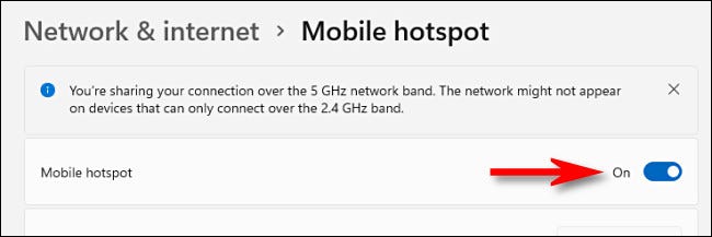 Mude o interruptor "Mobile Hotspot" para "On".