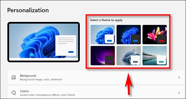 Nas configurações de Personalização do Windows 11, clique na miniatura de um tema na parte superior para alterar os temas rapidamente.