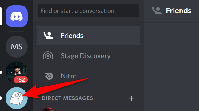 Selecione um servidor no Discord no desktop.