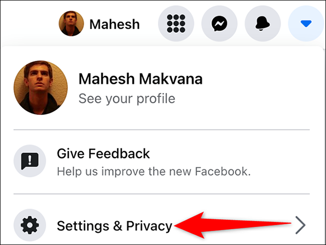 Selecione "Configurações e privacidade" no Facebook.