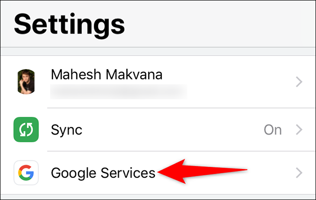 Toque em "Serviços do Google" na página "Configurações" no Chrome no iPhone.