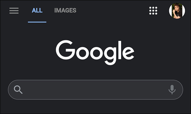 Pesquisa do Google no celular no modo escuro.