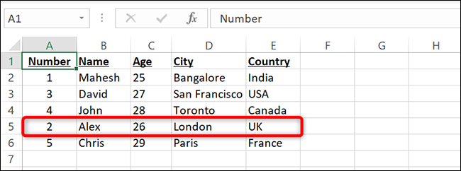 Uma linha movida com arrastar e soltar no Excel.