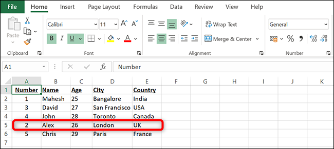 Uma linha movida com recortar e colar no Excel.