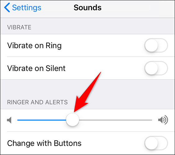 Arraste o controle deslizante "Toque e alertas" para alterar o volume do alarme no iPhone.