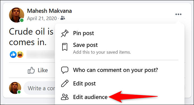 Selecione "Editar Público" no menu de três pontos para uma postagem no Facebook.