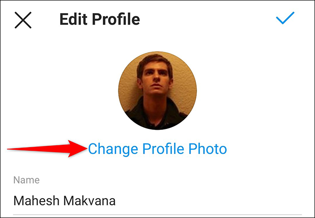 Toque em "Alterar foto do perfil" na página "Editar perfil" no aplicativo Instagram.