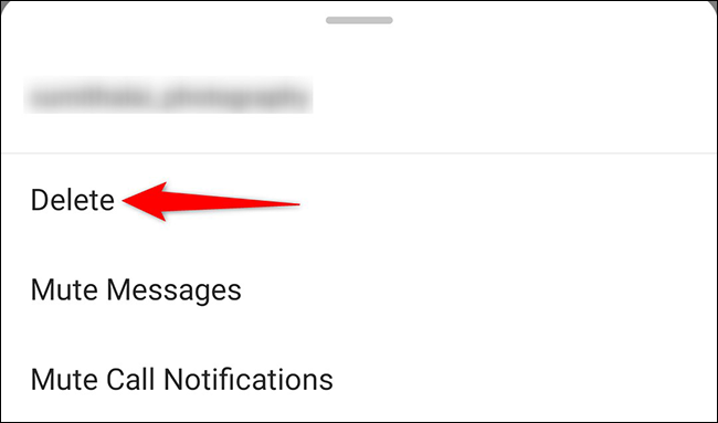 Toque em "Excluir" para uma conversa no aplicativo Instagram.