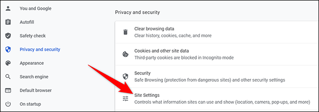 Clique em "Configurações do site" na seção "Privacidade e segurança" no Chrome para desktop.