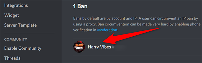 Selecione um usuário banido na página "Bans" do Discord no desktop.