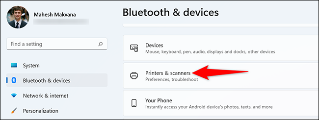Clique em "Impressoras e Scanners" na página "Bluetooth e Dispositivos" em Configurações.