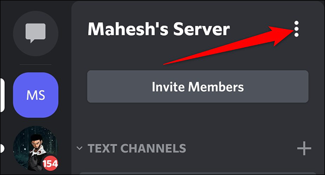 Toque nos três pontos no canto superior direito de um servidor no Discord no celular.