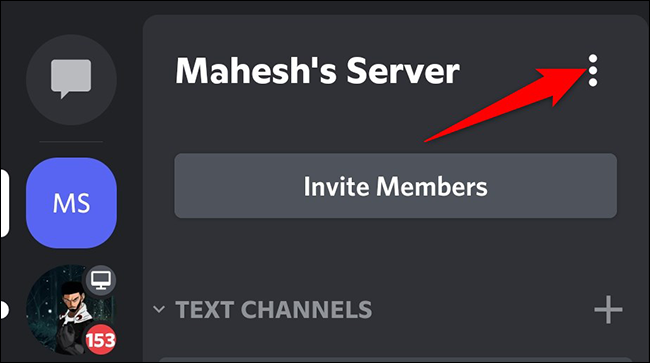 Toque nos três pontos na página do servidor no Discord no celular.