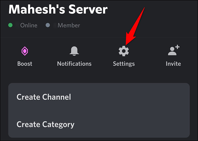 Toque em "Configurações" na página do servidor no Discord no celular.