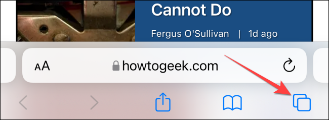 Toque no botão "Abas" no canto inferior direito do Safari no iPhone.