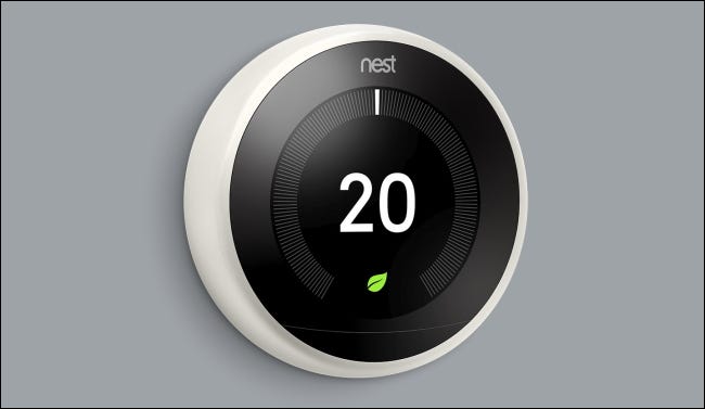 Termostato Google Nest em parede cinza