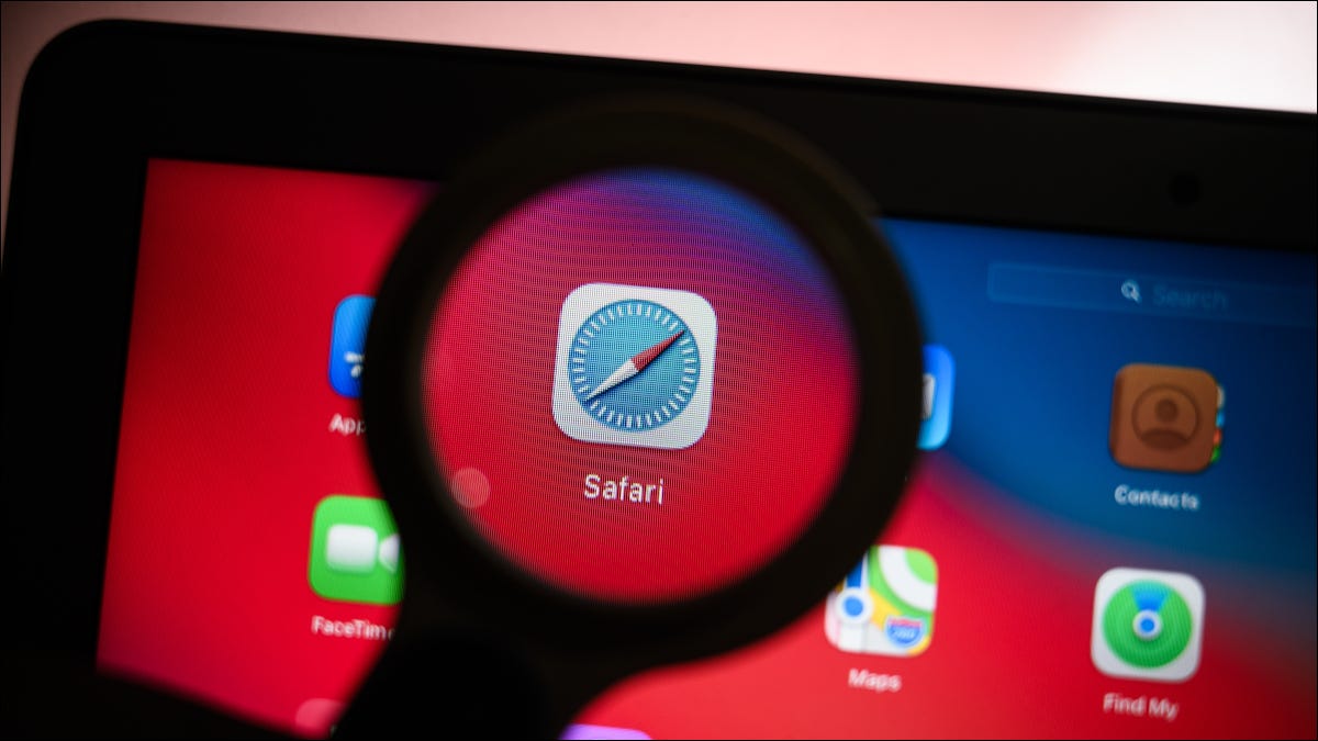 Lupa destacando o aplicativo Safari em um iPad