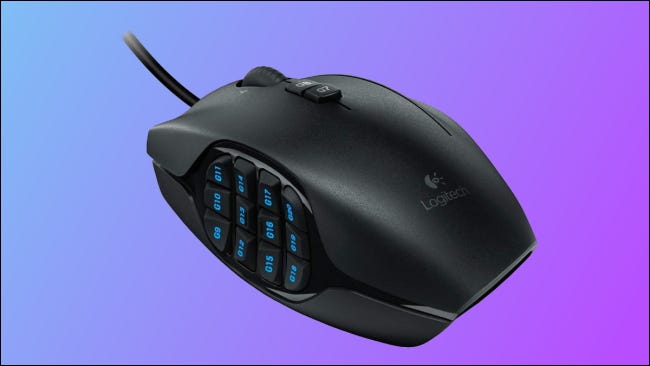 Logitech G600 em fundo azul e roxo