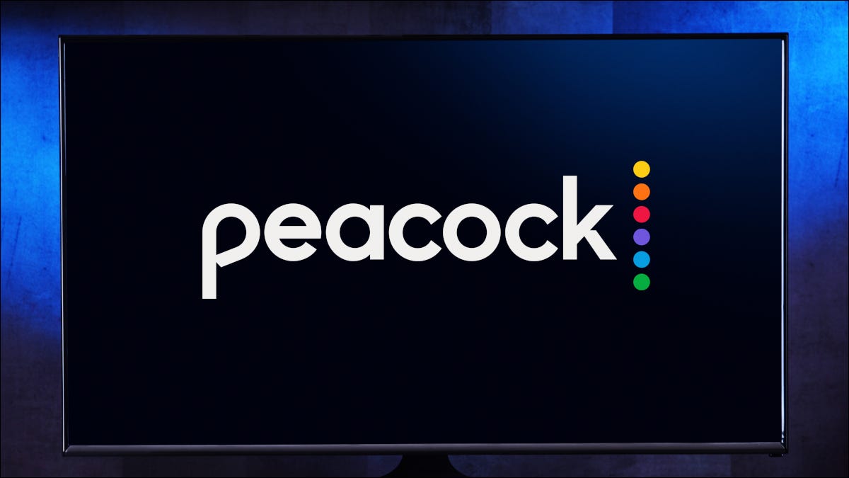 Tela da TV mostrando o logotipo do Peacock