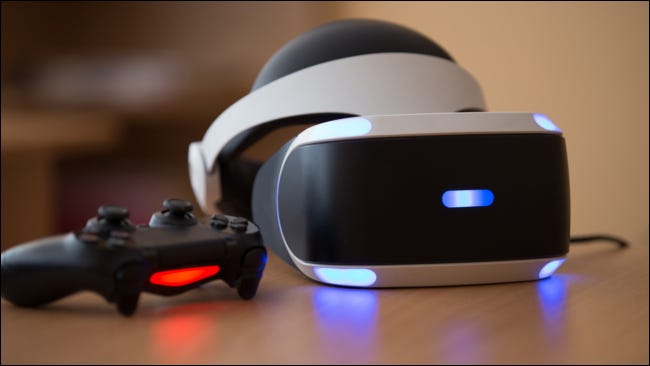 PSVR e controlador na mesa