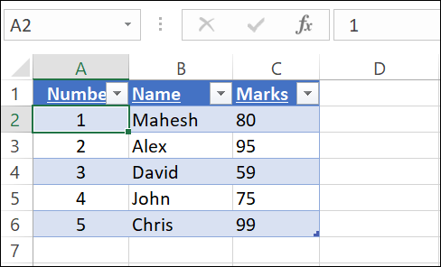 Clique em uma célula de uma tabela do Excel.