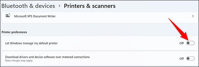 Desative a opção "Permitir que o Windows gerencie minha impressora padrão" na página "Impressoras e Scanners".