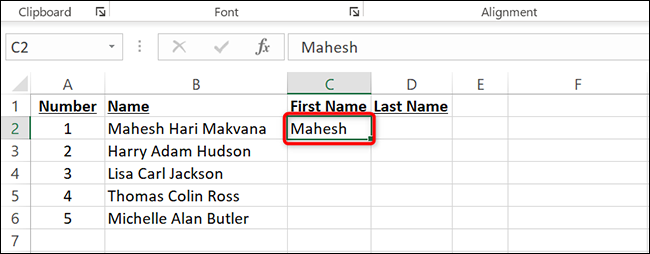 Clique na célula C2 e insira manualmente o primeiro nome.