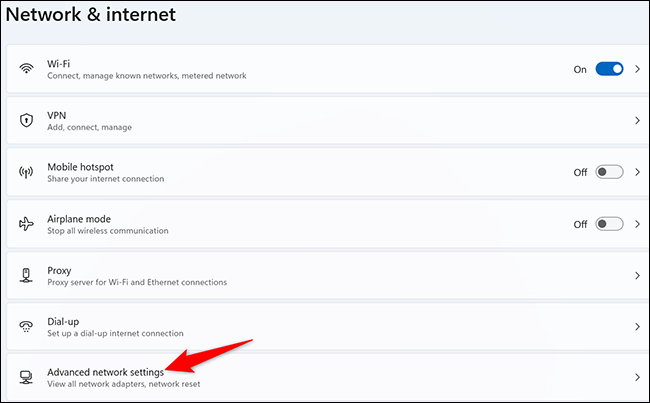 Clique em "Configurações de rede avançadas" na página "Rede e Internet".