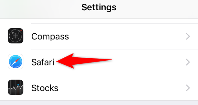 Toque em "Safari" em Ajustes.