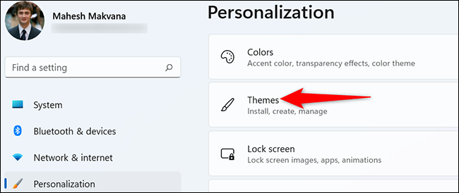 Selecione "Temas" na página "Personalização".