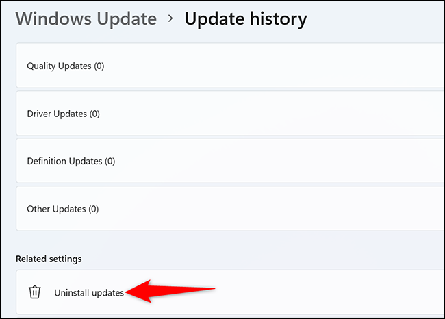 Selecione "Desinstalar atualizações" na página "Histórico de atualizações" em Configurações no Windows 11.
