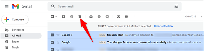 Clique em “Excluir” na parte superior do Gmail.