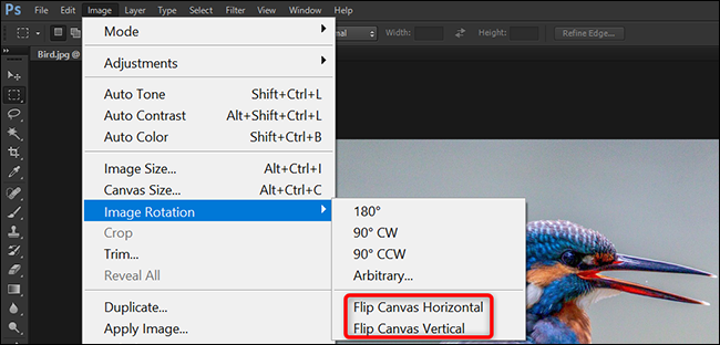 Selecione uma opção de flip no menu "Rotação da imagem" no Photoshop.