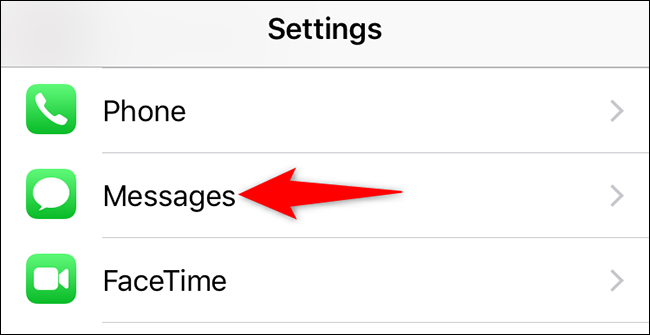 Toque em "Mensagens" em Ajustes no iPhone.