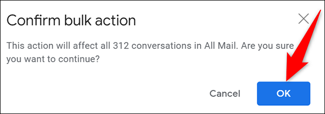 Clique em “OK” na caixa “Confirmar ação em massa” no Gmail.