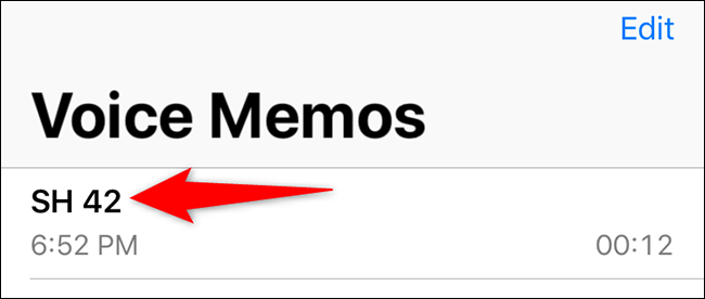 Selecione uma gravação em Memorandos de voz.